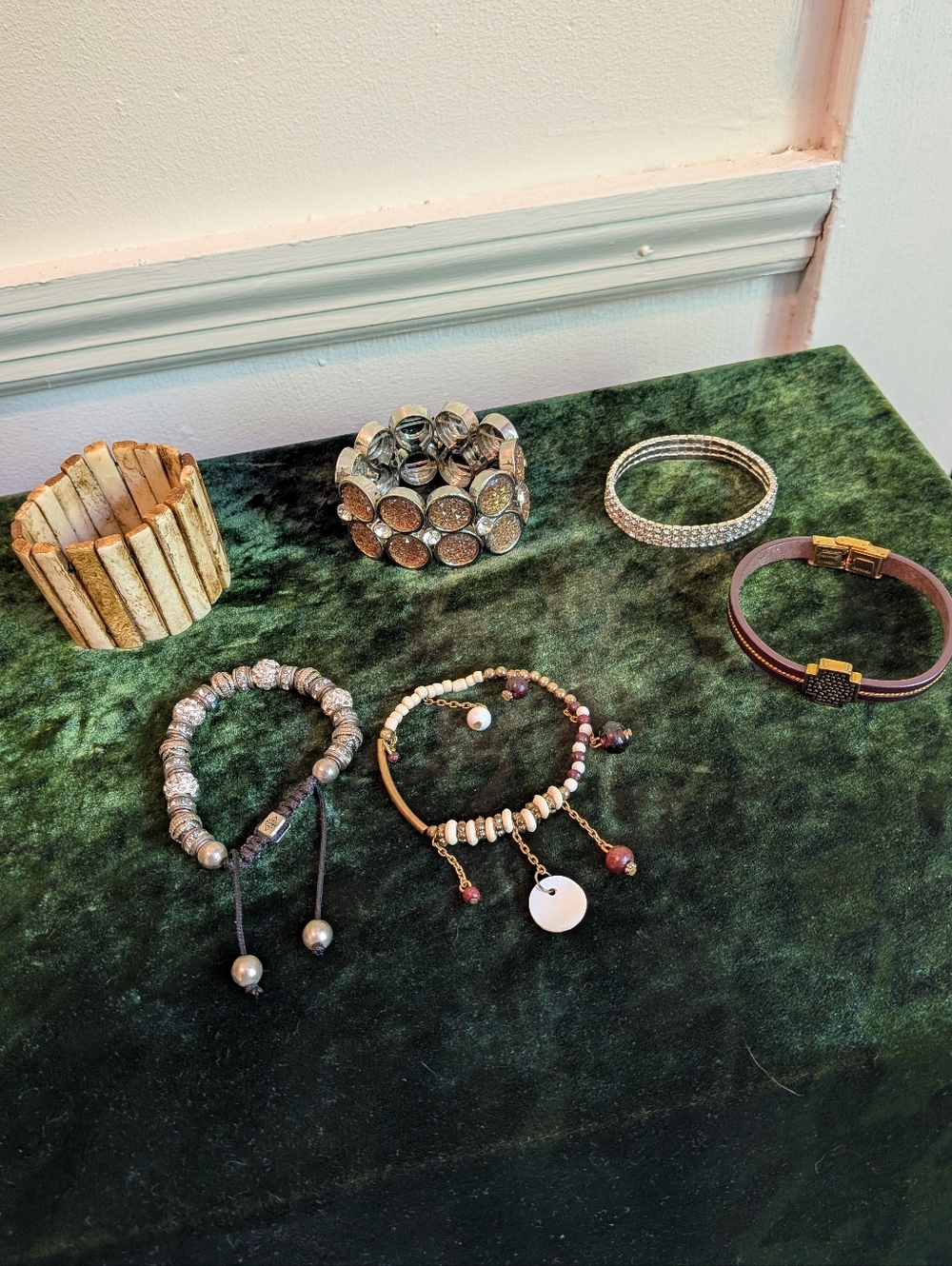 Lot Of 6 Vintage Neutral Colored Sparkly Stretchy Retro Bracelets